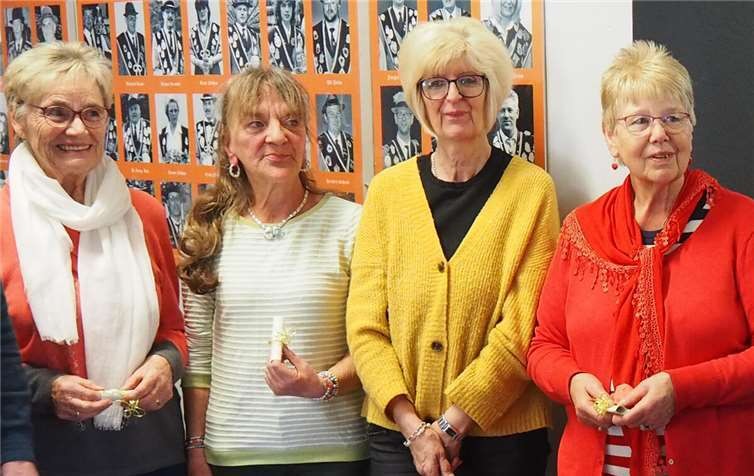 Die Glückspilze bei der Verlosung - v.l. Margret Ganz, Andrea Schmitz, Andrea Schwarz und Stefanie Schink.